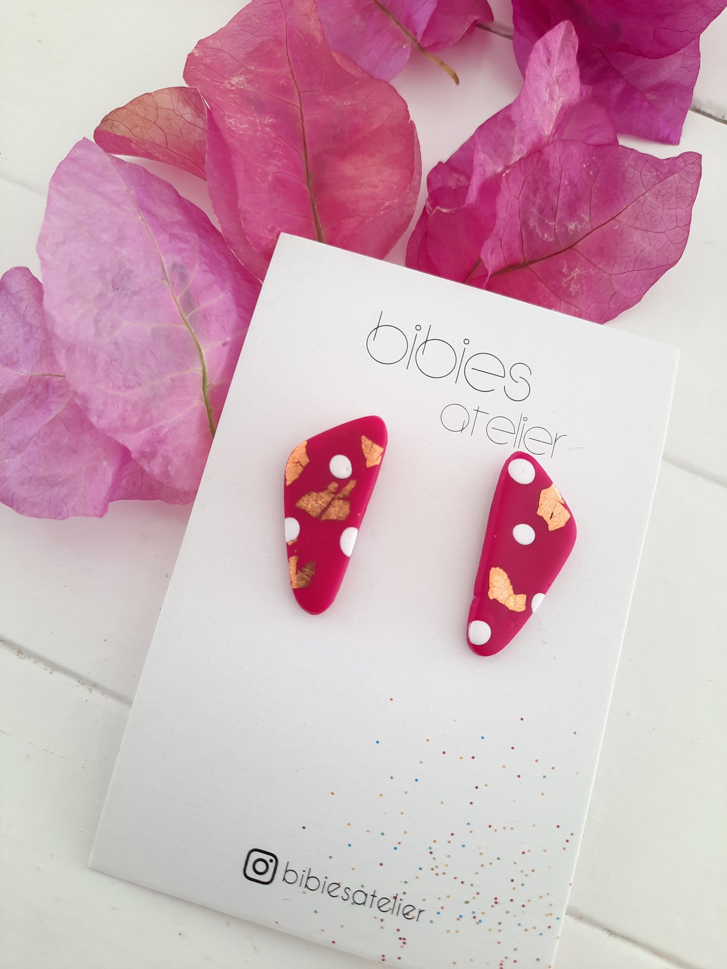 Fuchsia Glow Polymer Clay Earrings – Irregular Triangle with White & Rose Sparkle