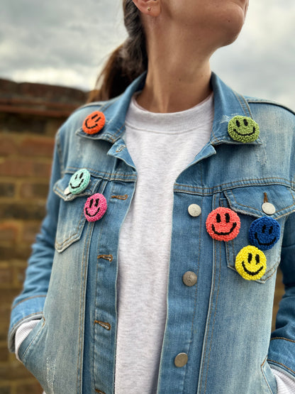 Smiley Face Punch Needle Pin – Handmade, Colorful & Mood-Boosting