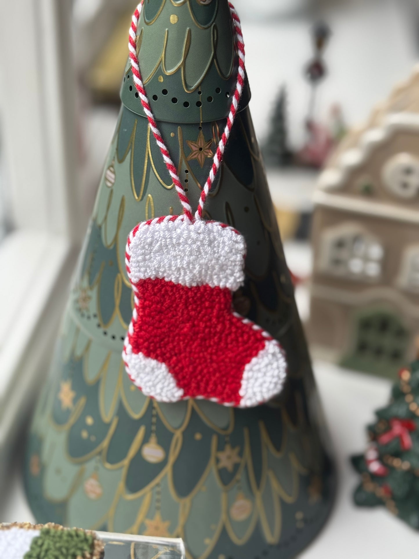 Handmade Christmas Ornaments – Classic, Cozy & Full of Holiday Style