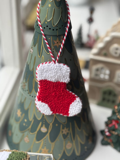 Handmade Christmas Ornaments – Classic, Cozy & Full of Holiday Style