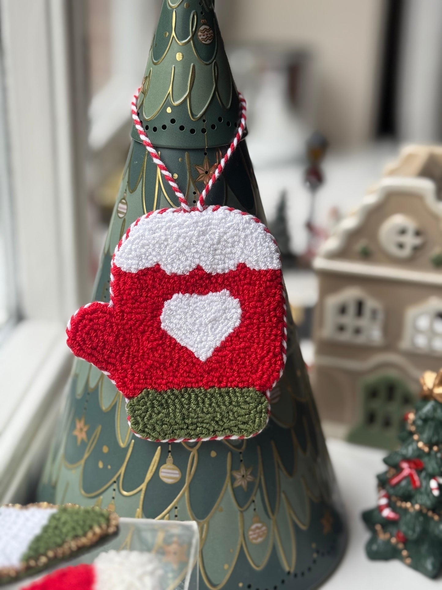 Handmade Christmas Ornaments – Classic, Cozy & Full of Holiday Style
