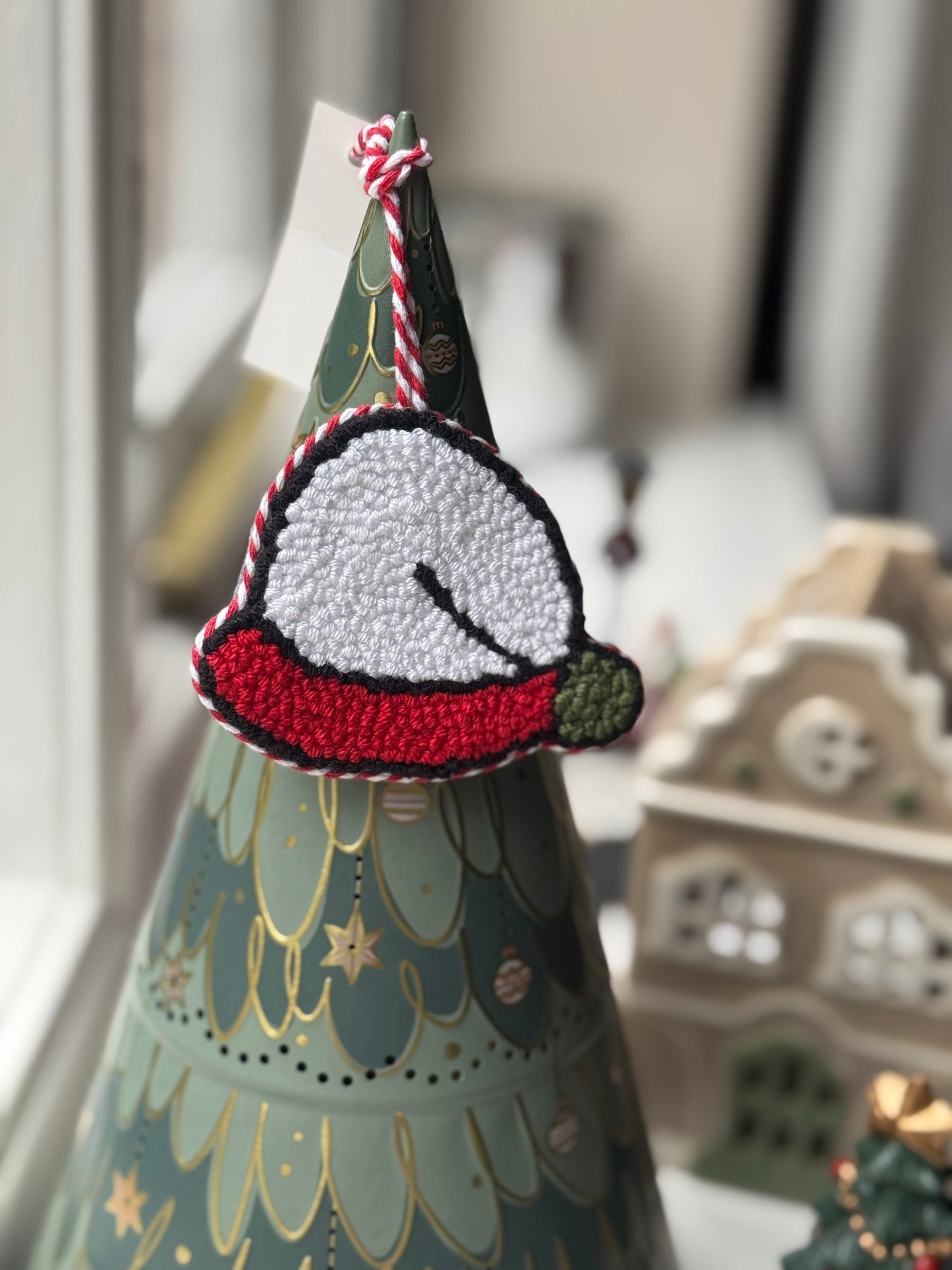 Handmade Christmas Ornaments – Classic, Cozy & Full of Holiday Style