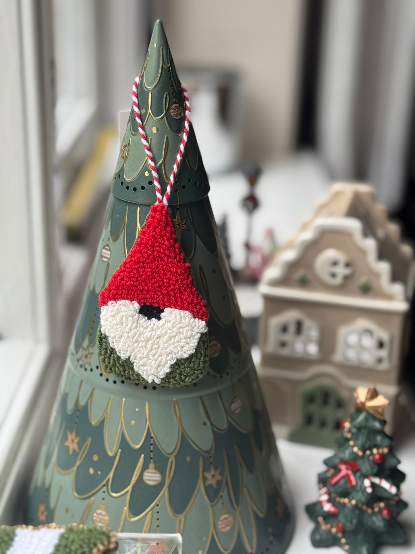 Handmade Christmas Ornaments – Classic, Cozy & Full of Holiday Style