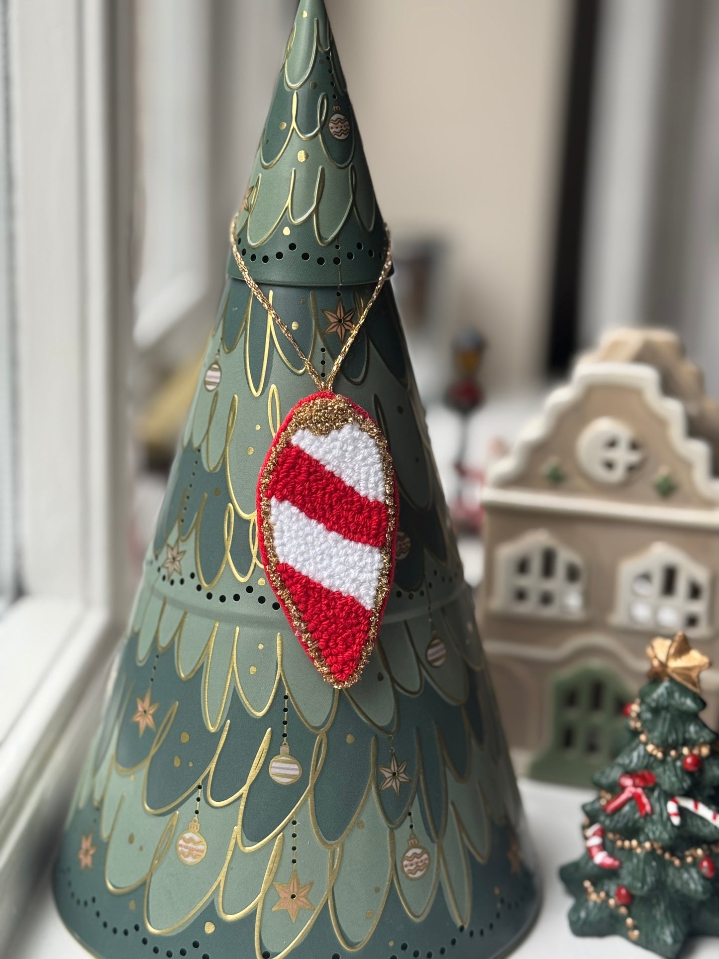 Handmade Christmas Light Bulb Ornament – Brighten Up Your Tree with Holiday Cheer