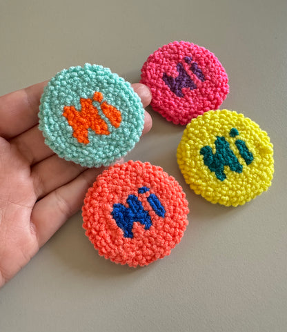 "Hi" Punch Needle Pin – Handmade, Playful & Perfect for Everyday Greetings