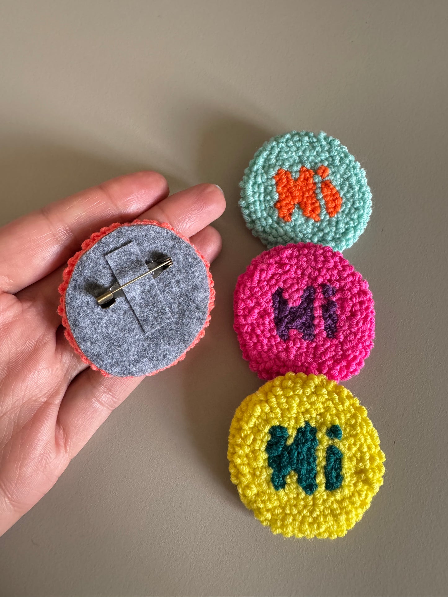 "Hi" Punch Needle Pin – Handmade, Playful & Perfect for Everyday Greetings