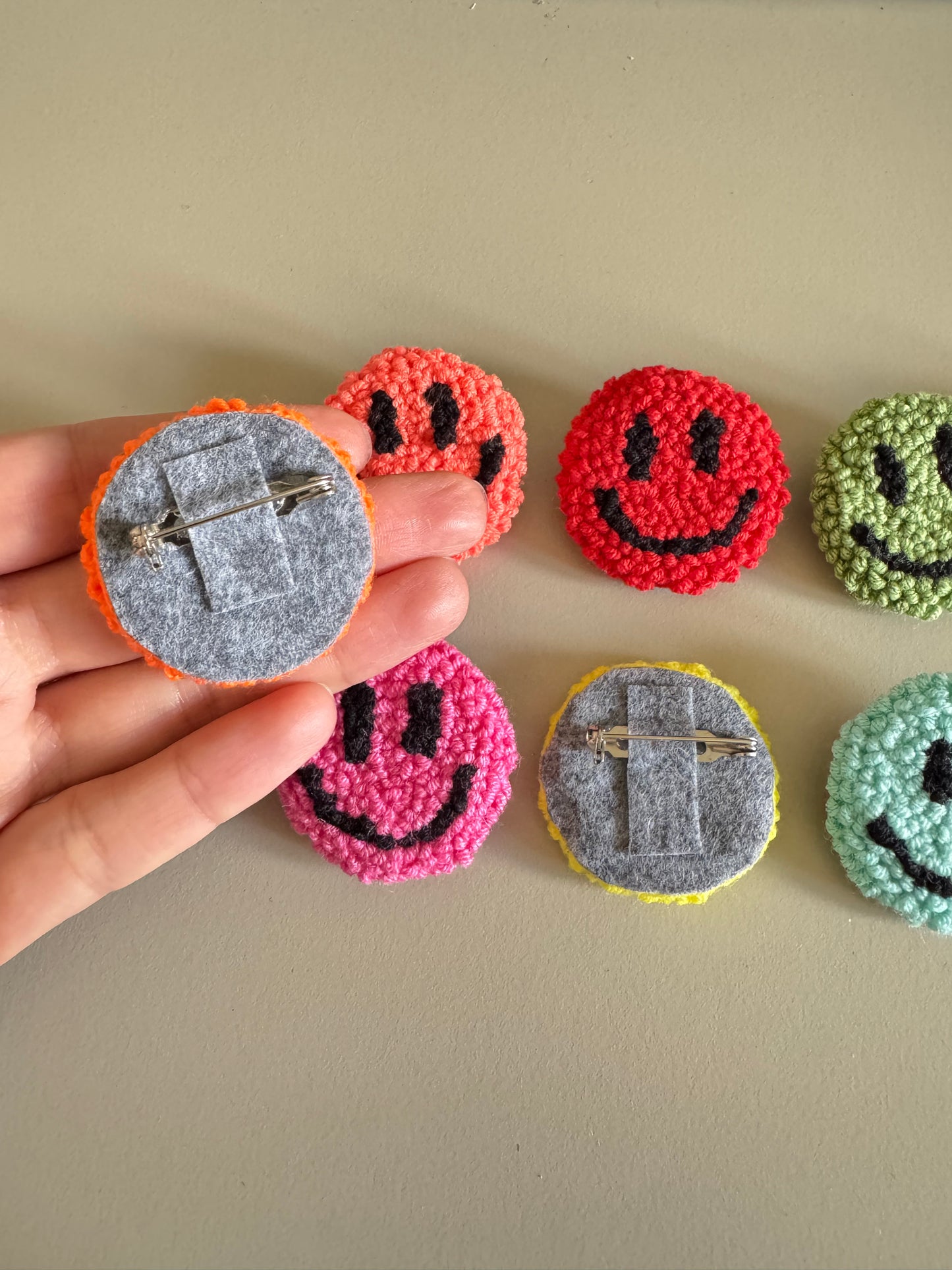 Smiley Face Punch Needle Pin – Handmade, Colorful & Mood-Boosting