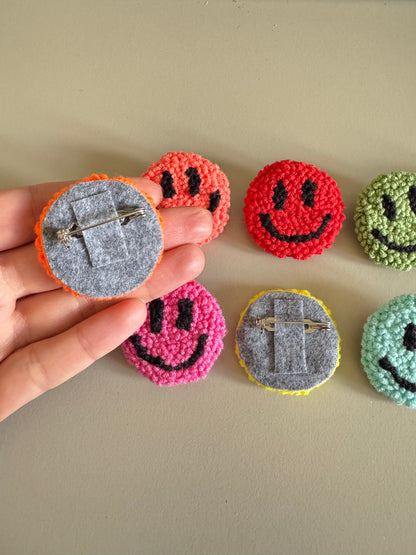 Smiley Face Punch Needle Pin – Handmade, Colorful & Mood-Boosting