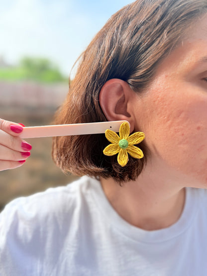 Raffia Flower Stud Earrings, Large Straw Floral Post Earrings, Handmade Statement Flower Studs, Colorful Summer Woven Jewelry