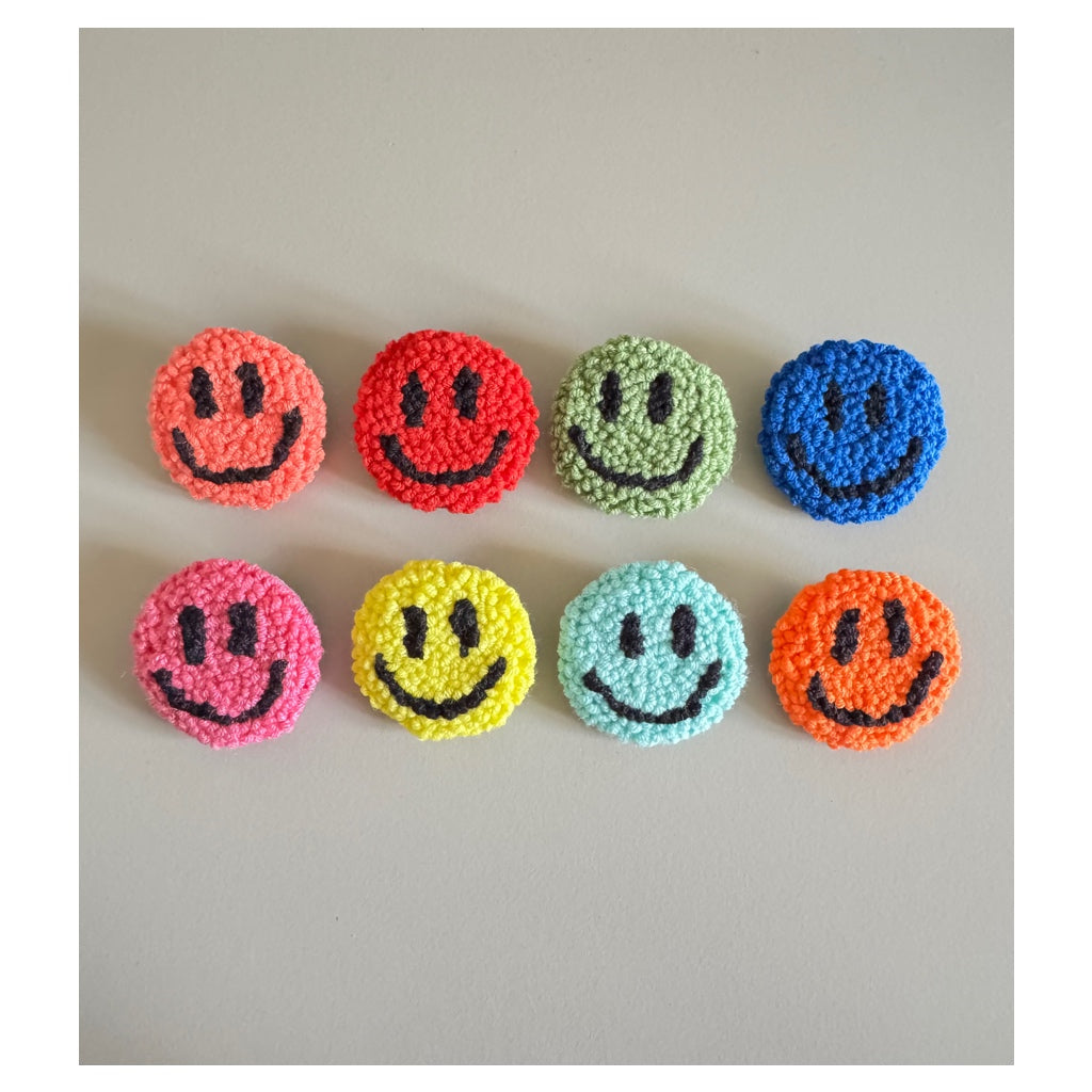 Smiley Face Punch Needle Pin – Handmade, Colorful & Mood-Boosting